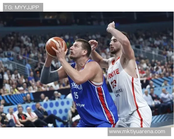 约基奇稳定发挥半场表现出色贡献13分5篮板5助攻助球队争胜