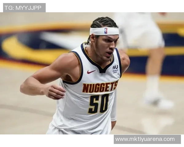 阿隆戈登半场表现出色7投4中贡献12分5篮板3助攻助力球队战局